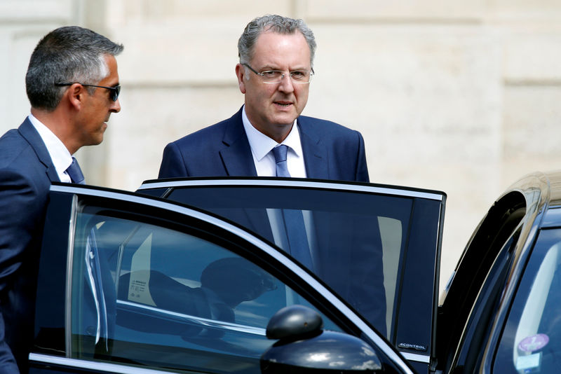 © Reuters. French Territorial Cohesion Minister Richard Ferrand leaves the Elysee Palace after a weekly cabinet meeting in Paris