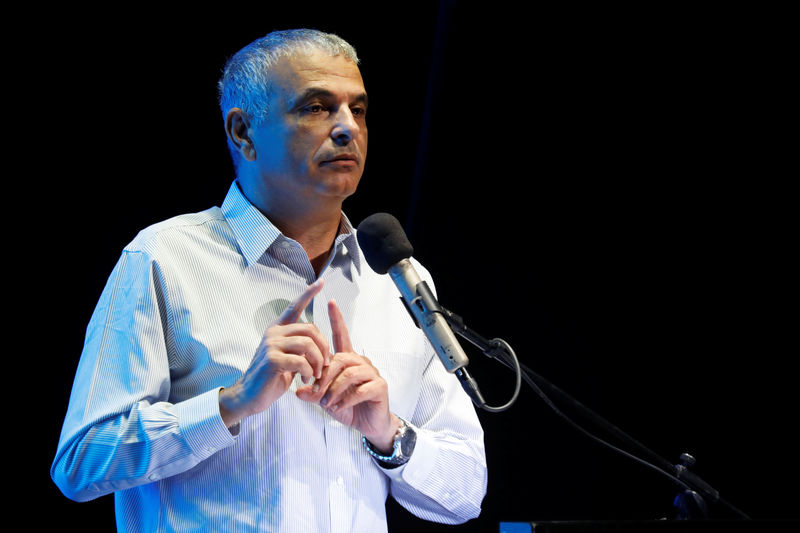 © Reuters. Israeli Finance Minister Moshe Kahlon gestures as he speaks at an event in Ofakim