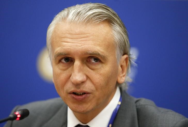 © Reuters. Alexander Dyukov, head of Russian oil producer Gazprom Neft, attends a session of the St. Petersburg International Economic Forum