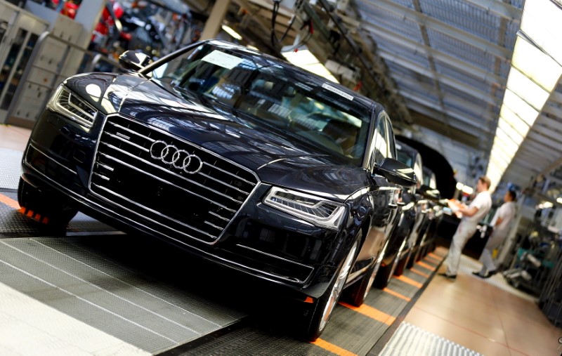 © Reuters. Audi A8 models are seen at their plant in Neckarsulm near Heilbronn