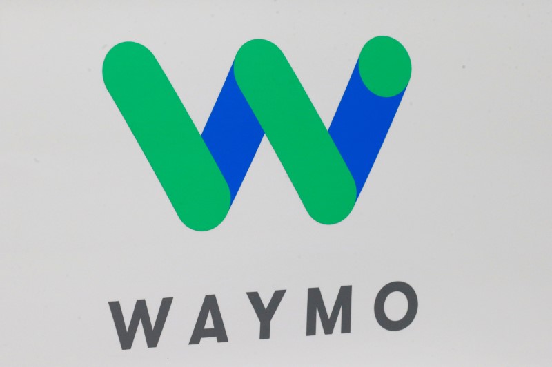 © Reuters. FILE PHOTO - The Waymo logo is displayed during the company's unveil of a self-driving Chrysler Pacifica minivan during the North American International Auto Show in Detroit