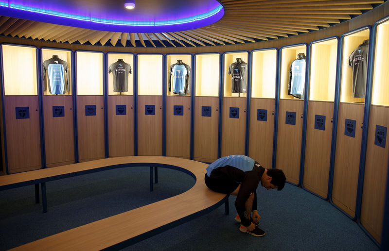 © Reuters. A member of Movistar Riders ESports team ties his shoe inside a changing room at Movistar ESports Center in Madrid