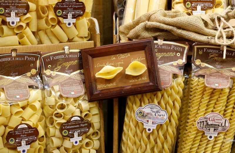 © Reuters. Different type of Gragnano's artisan pasta are seen at the 50th Vinitaly international wine and spirits exhibition in Verona