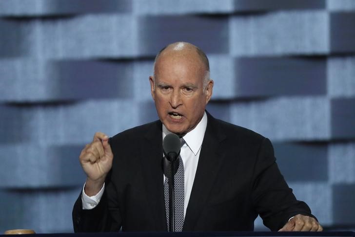 © Reuters. Governador da Califórnia, Jerry Brown, durante convenção em Filadélfia