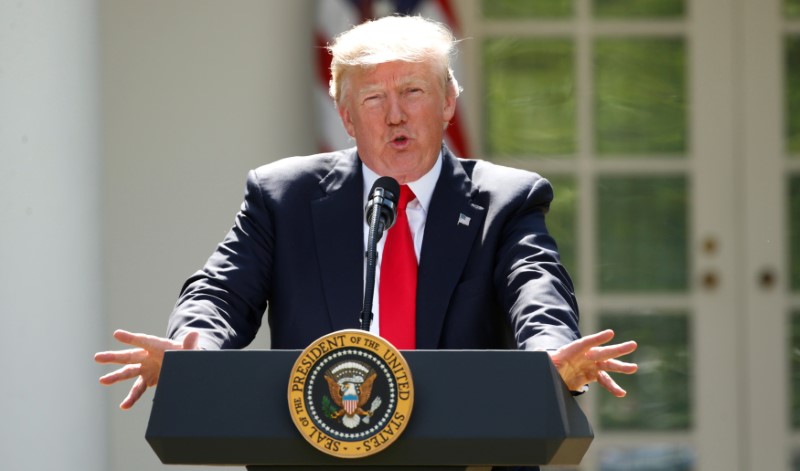 © Reuters. FILE PHOTO: U.S. President Trump announces decision to withdraw from Paris Climate Agreement in the White House Rose Garden in Washington