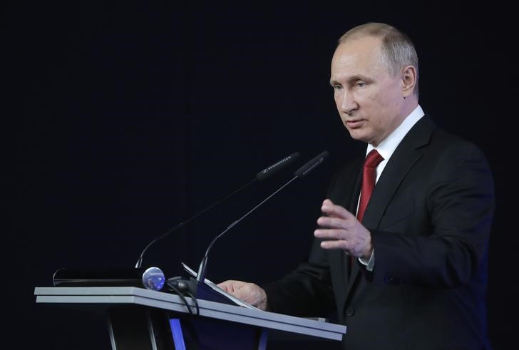 © Reuters. Predidente Putin fala no Fórum Economico Internacional de São Petersburgo
