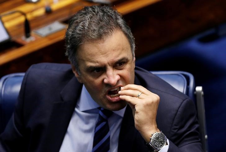 © Reuters. Senador Aécio Neves durante sessão do Senado em Brasília