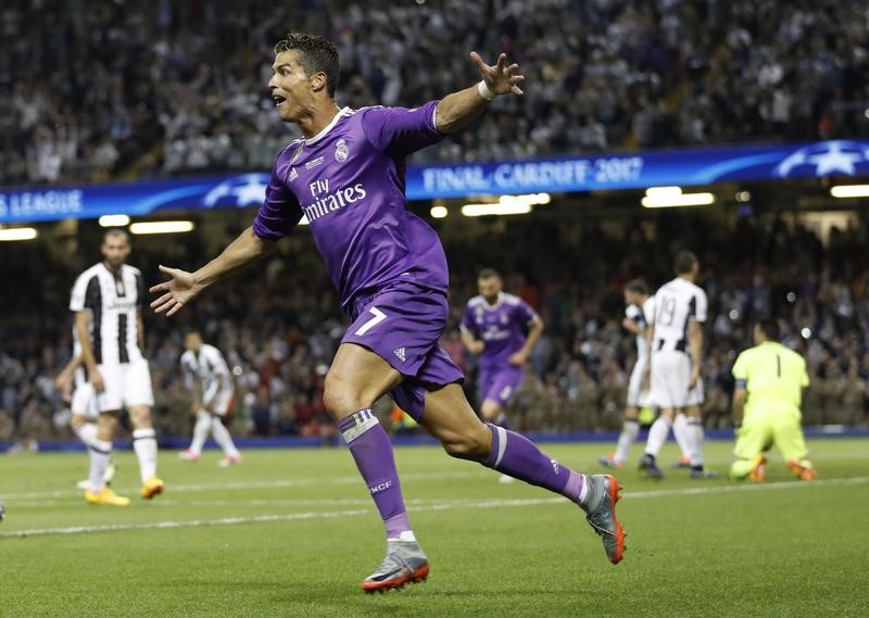 © Reuters. ثنائية رونالدو تحتفظ لريال مدريد بلقب دوري أبطال اوروبا