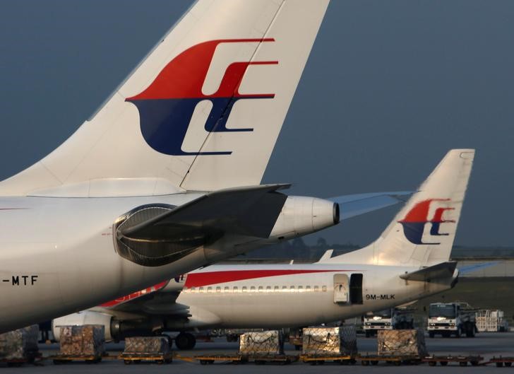 © Reuters. FILE PHOTO - Malaysia Airlines planes sit on the tarmac at Kuala Lumpur International Airport