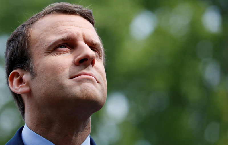 © Reuters. FILE PHOTO: Emmanuel Macron, head of the political movement En Marche !, or Onwards !, and candidate for the 2017 French presidential election, attends a ceremony in Paris