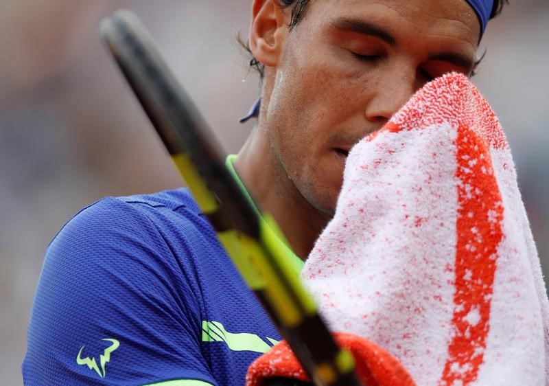 © Reuters. Nadal quiere un respiro de los árbitros sobre juego lento