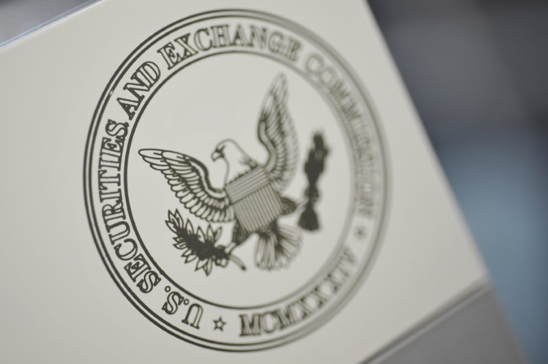 © Reuters. The U.S. Securities and Exchange Commission logo adorns an office door at the SEC headquarters in Washington, June 24, 2011.