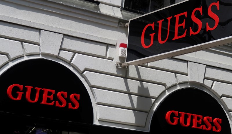 © Reuters. The logo of U.S. clothing manufacturer Guess is seen outside a store in Vienna