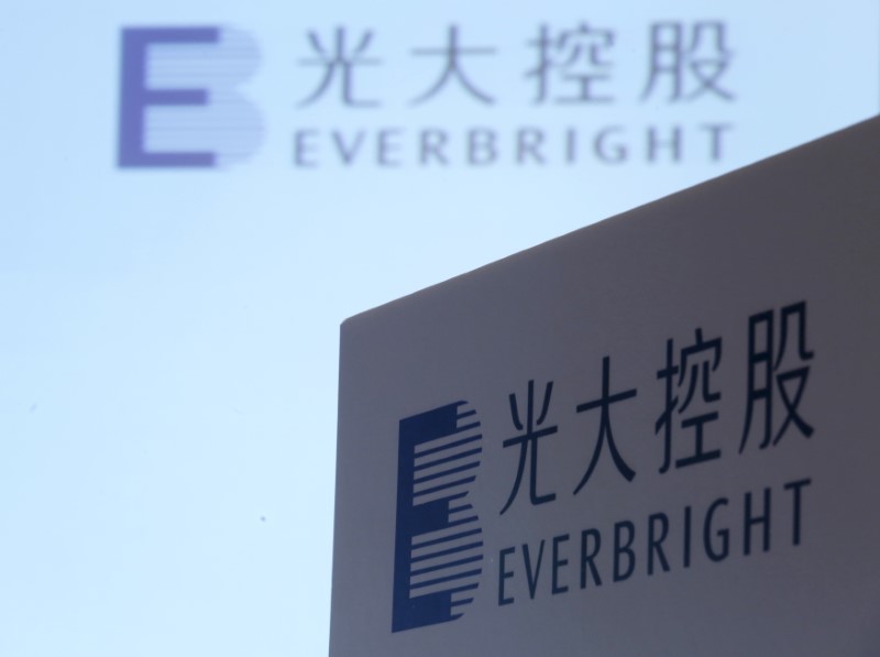 © Reuters. The company logos of China Everbright International are displayed at a news conference on the company's annual results in Hong Kong