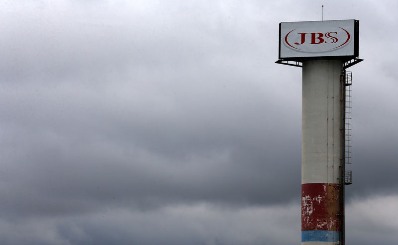 © Reuters. Logo da JBS é visto em unidade na cidade de Jundiaí