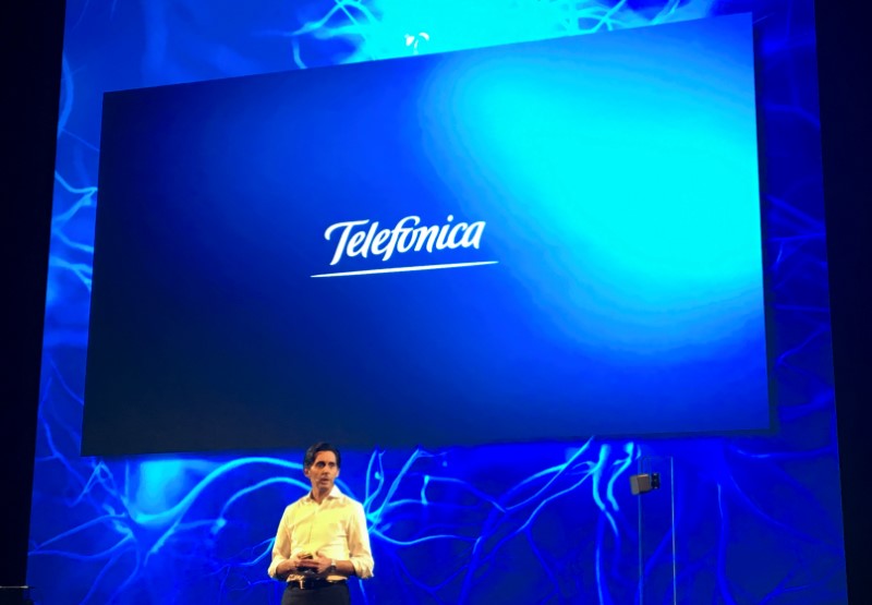 © Reuters. TELEFONICA SE LANCE DANS LES SERVICES FINANCIERS EN LIGNE