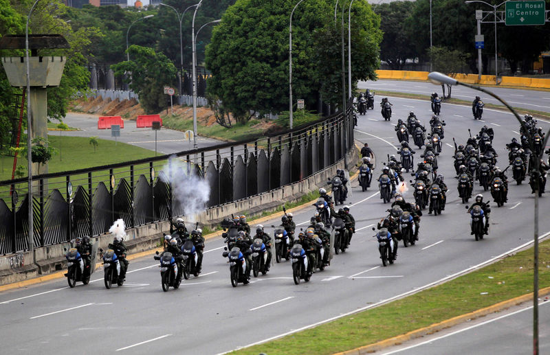 © Reuters. Venezuela arresta a 14 militares por sospecha de "traición", según documentos