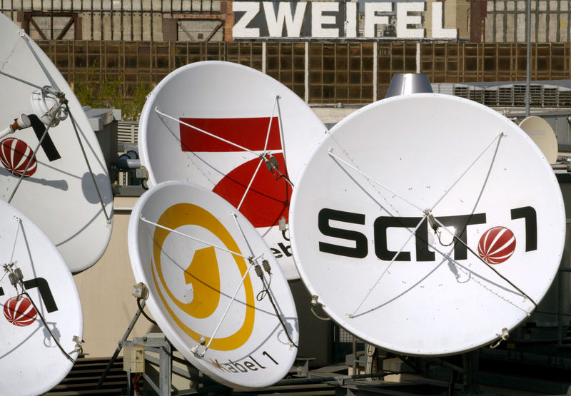 © Reuters. FILE PHOTO: Satellite dishes of the German television stations Kabel 1, SAT 1 and Pro Sieben.