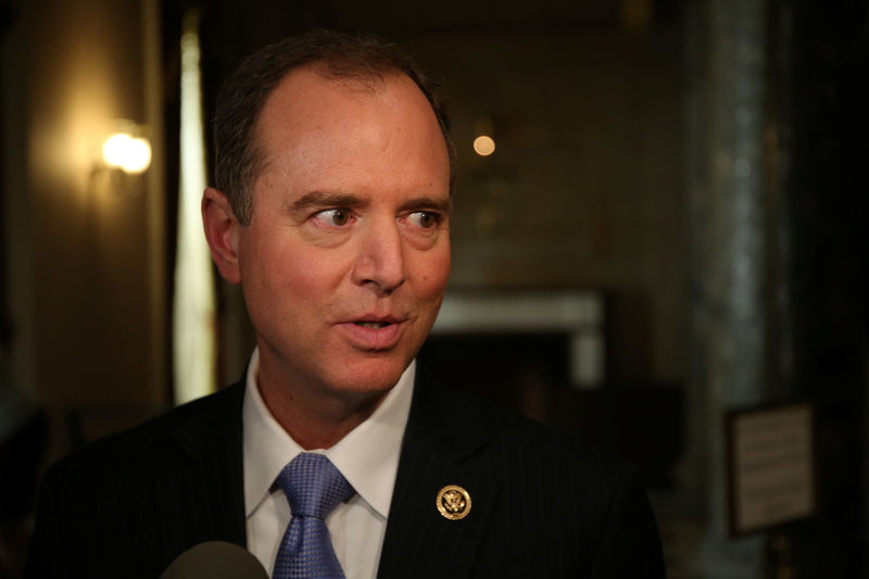 © Reuters. Rep. Schiff speaks to reporters about the appointment of a Special Counsel in the Russia investigations on Capitol Hill in Washington