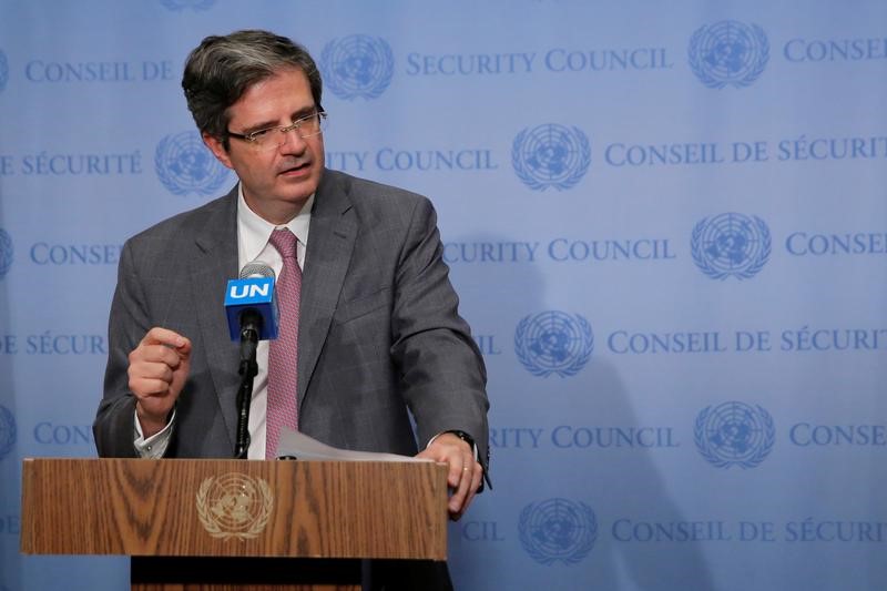 © Reuters. Permanent Representative of France to the United Nations Francois Delattre addresses media after the United Nations Security Council voted to approve a resolution in Burundi at the United Nations in Manhattan, New York, U.S.