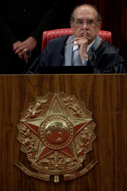 © Reuters. Foto del martes de Gilmar Mendes, presidente del máximo tribunal electoral de Brasil