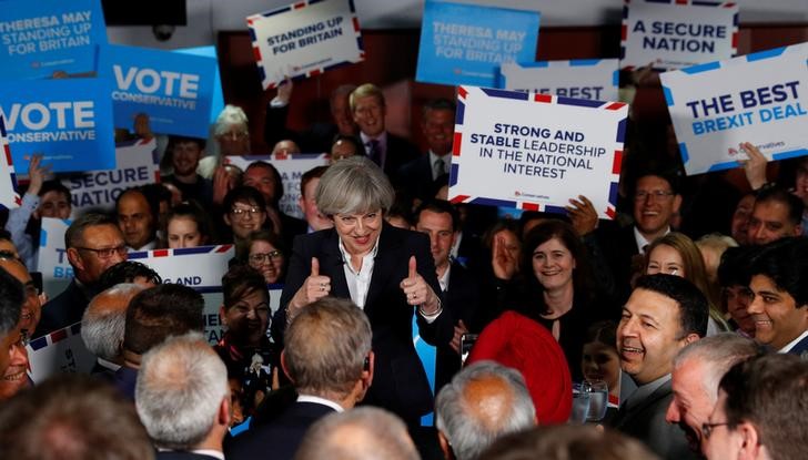 © Reuters. Primeira-ministra britânica, Theresa May, durante evento de campanha em Bradford