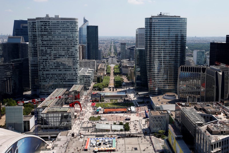 © Reuters. General view from the rooftop of the Arche de la Defense which reopens to the public after 7 years of reconstruction in the financial and business district of La Defense at Puteaux, west of Paris, France