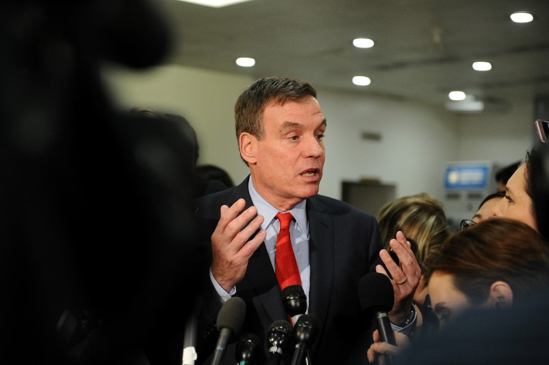 © Reuters. Sen. Mark Warner  speaks to the media after Deputy U.S. Attorney General Rod Rosenstein's classified briefing for the full U.S. Senate on President Donald Trump's firing of FBI Director James Comey in Washington