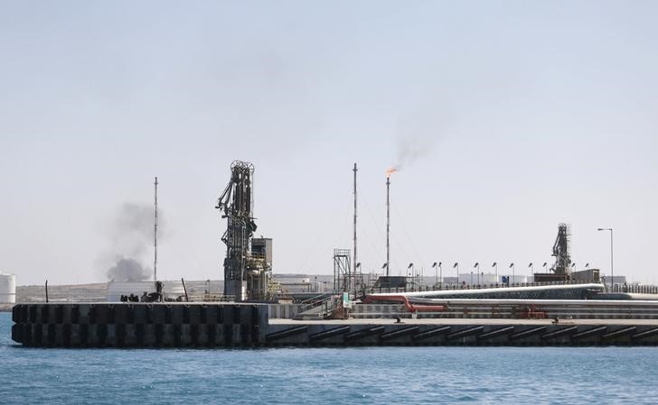© Reuters. Нефтяной порт Брега в Ливии