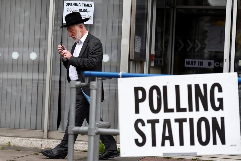 © Reuters. DATOS-Escenarios para las elecciones en Reino Unido