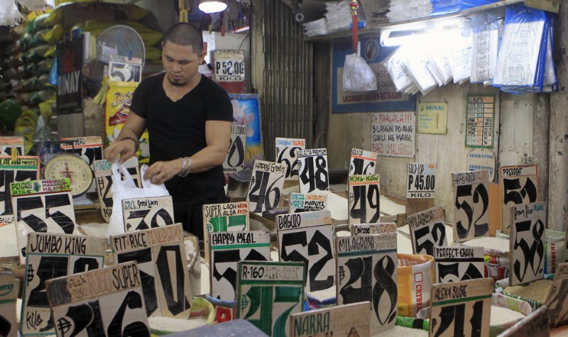 © Reuters. A vendor sells varieties of rice at a shop in Makati