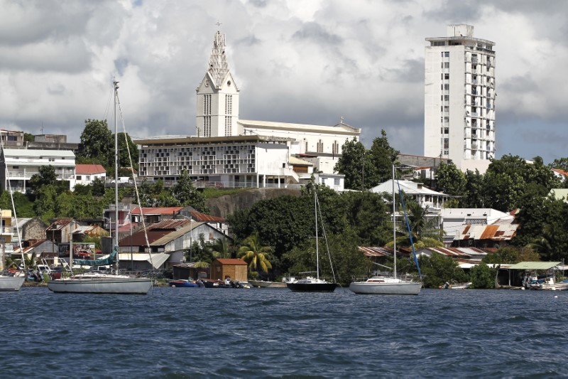 © Reuters. AUX ANTILLES-GUYANE, LES PARTIS TRADITIONNELS ÉCLATÉS