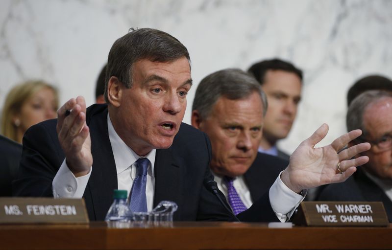 © Reuters. Senate Intelligence Committee Vice Chairman Warner questions intelligence chiefs at hearing on the Foreign Intelligence Surveillance Act in Washington