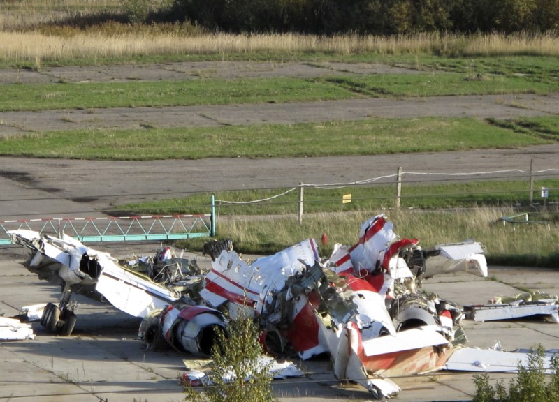 © Reuters. The wreckage of the Polish Tupolev Tu-154M presidential aircraft is seen at the airport in Smolensk