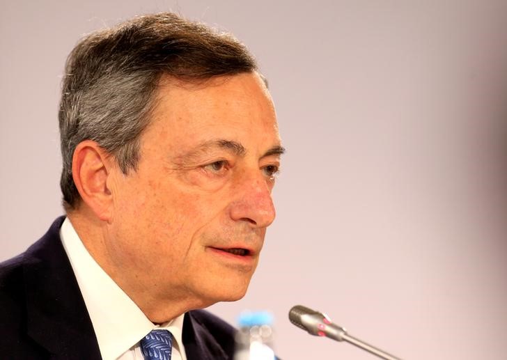 © Reuters. European Central Bank President Draghi speaks during a news conference in Tallinn