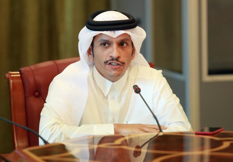 © Reuters. Qatar's foreign minister Sheikh Mohammed bin Abdulrahman al-Thani speaks to reporters in Doha