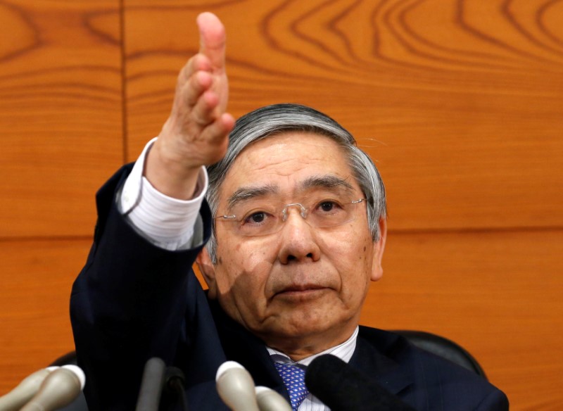 © Reuters. Bank of Japan (BOJ) Governor Haruhiko Kuroda attends a news conference at the BOJ headquarters in Tokyo