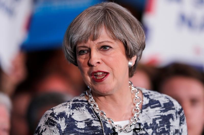 © Reuters. Premiê Theresa May em evento de campanha em Solihull