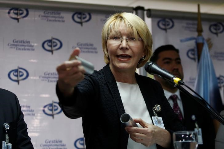 © Reuters. Procuradora Luisa Ortega concede entrevista em Caracas