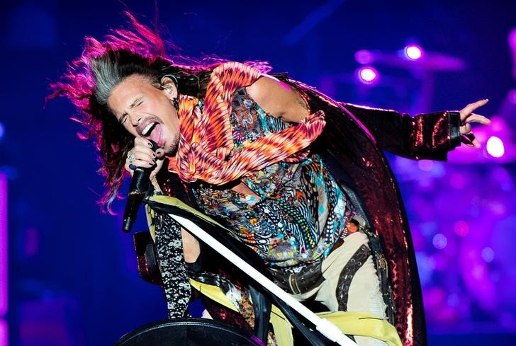 © Reuters. El vocalista de Aerosmith Steven Tyler en una presentación de la banda en la Royal Arena de Copenhague