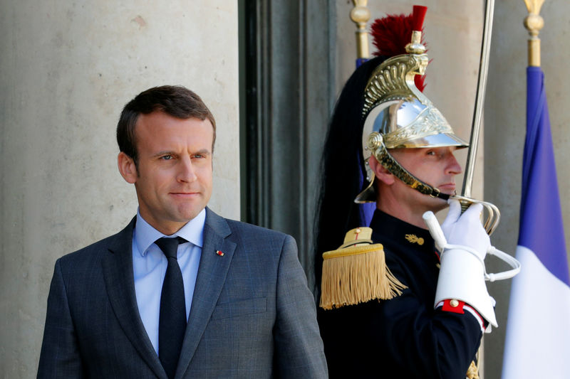 © Reuters. MACRON EN PASSE D'ACHEVER LA CONQUÊTE DU POUVOIR