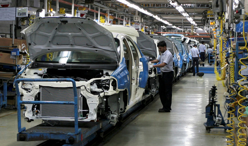 © Reuters. FILE PHOTO: Employees work inside a plant of General Motors India Ltd. at Halol