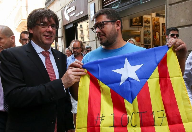 © Reuters. El Gobierno catalán anuncia un referéndum de independencia para el 1 de octubre de 2017