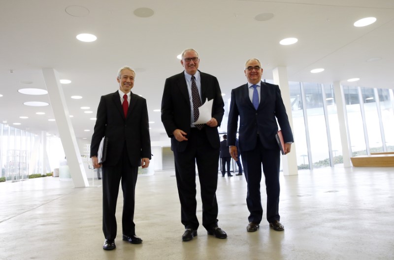 © Reuters. Johnson & Johnson Vice President and Worldwide Chairman Pharmaceuticals Duato, Actelion CEO and founder Clozel and Johnson & Johnson CSO Pharmaceuticals Stoffels pose for photographers at Actelion headquarters in Allschwil