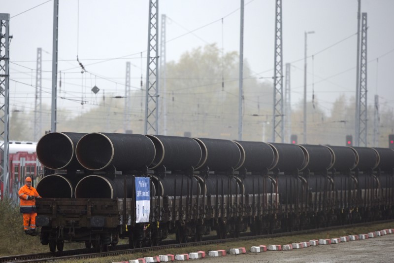 © Reuters. A handout by Nord Stream 2 claims to show the first pipes for the Nord Stream 2 pipeline being delivered by rail to the German logistics hub Mukran on the island of Rugen