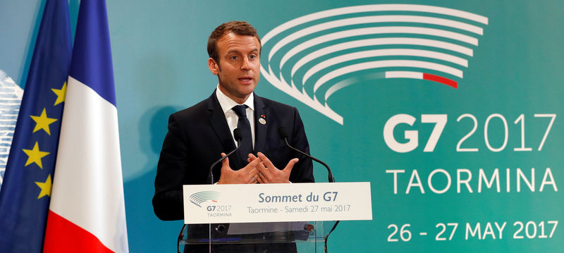 © Reuters. French President Emmanuel Macron speaks at a press conference at the end of the G7 Summit in Taormina