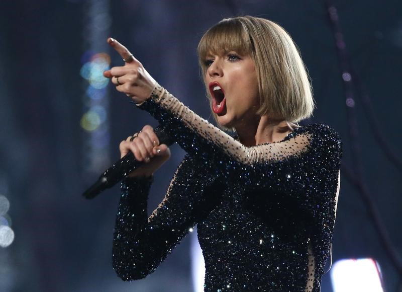 © Reuters. Taylor Swift durante apresentação na 58ª edição do Grammy, em Los Angeles
