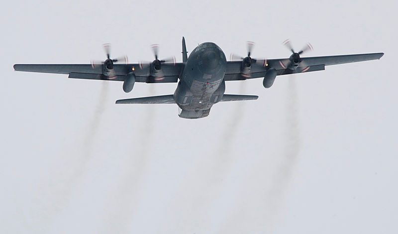 © Reuters. FILE PHOTO: Royal Canadian Air Force CC-130 Hercules aircraft takes part in search and rescue training in Gascoyne