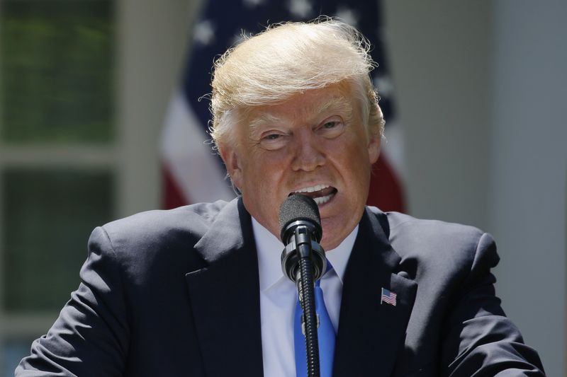 © Reuters. U.S. President Donald Trump responds to a reporter's question during joint news conference with Romanian President Iohannis at the White House in Washington