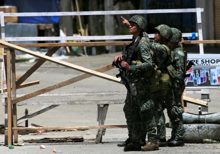 © Reuters. جيش الفلبين يؤكد أن قوات أمريكية تساعده على إنهاء حصار مدينة ماراوي